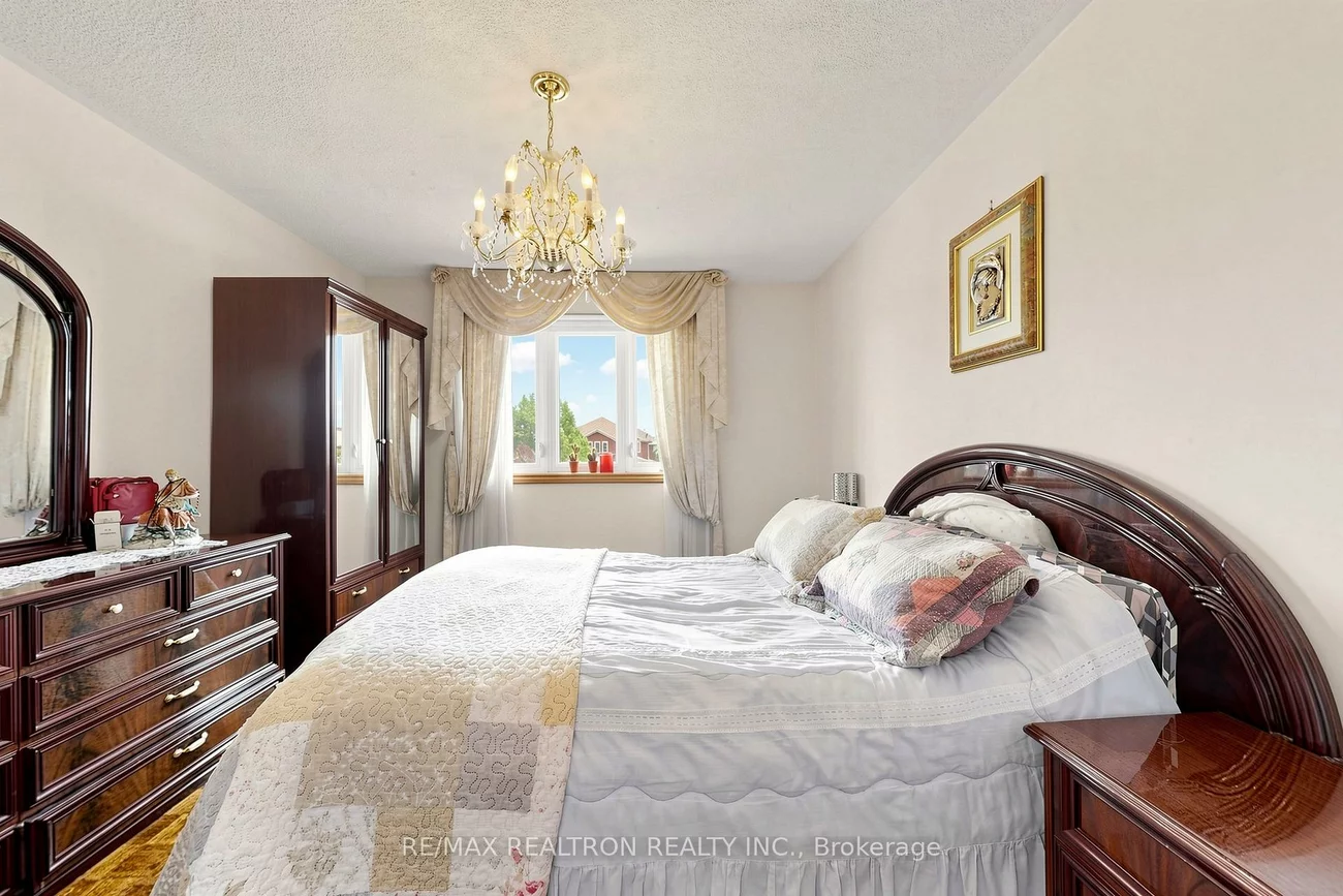 100, Gas Light, East Woodbridge, Vaughan