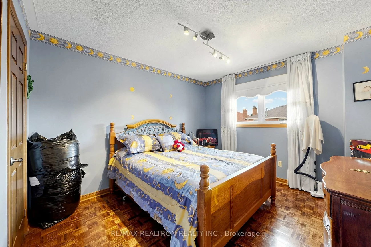 100, Gas Light, East Woodbridge, Vaughan