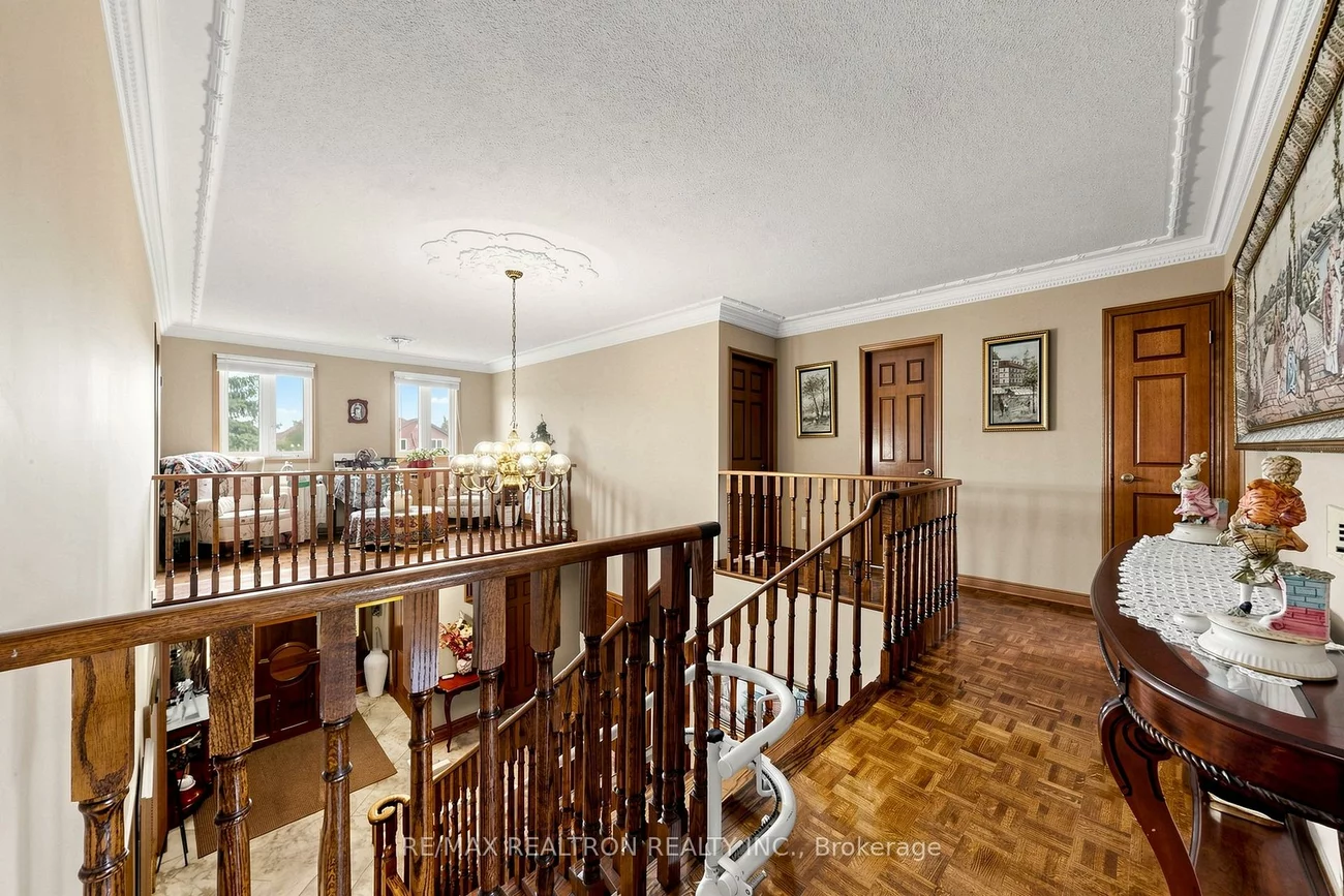 100, Gas Light, East Woodbridge, Vaughan