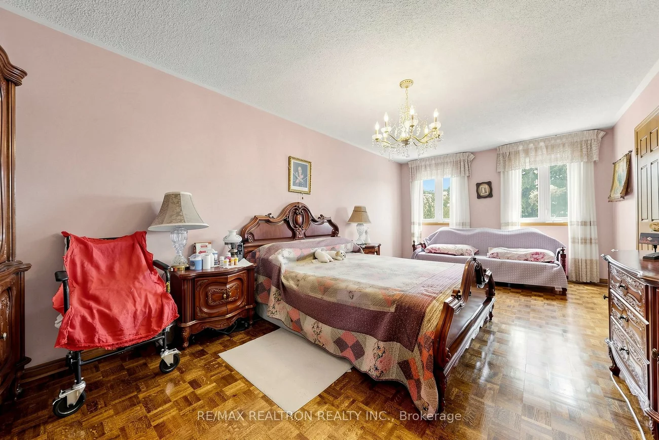 100, Gas Light, East Woodbridge, Vaughan