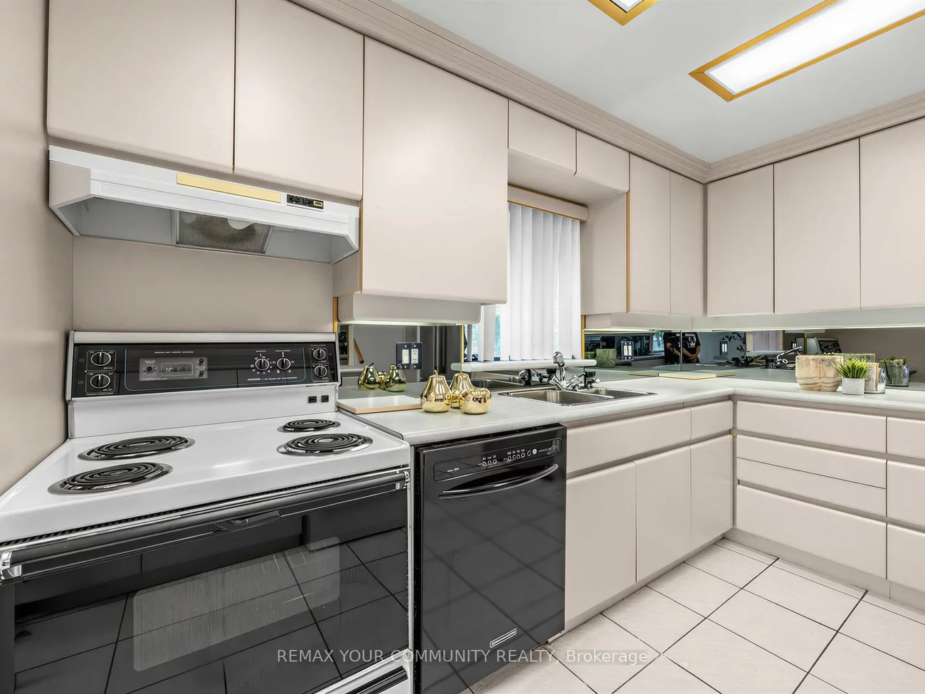 183, Lisa, Crestwood-Springfarm-Yorkhill, Vaughan