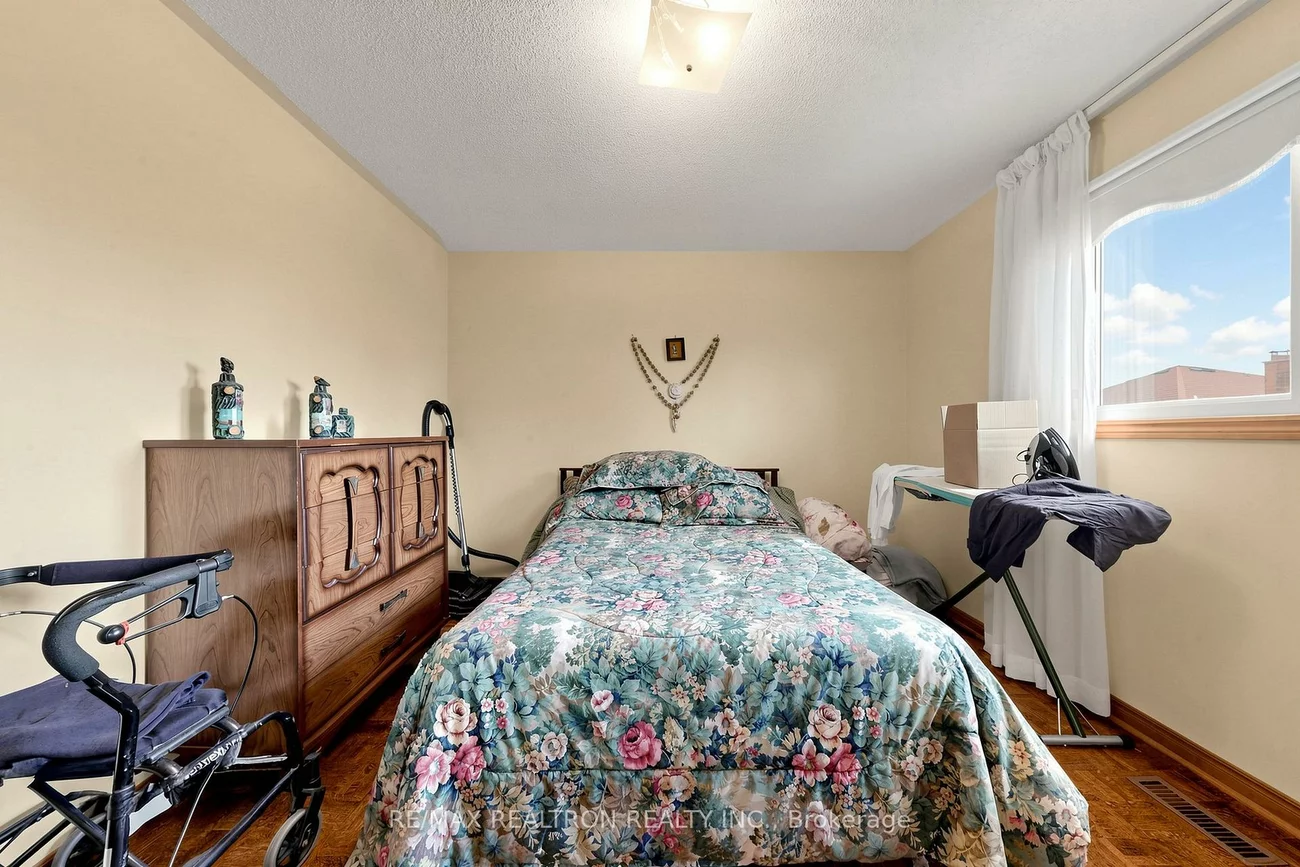 100, Gas Light, East Woodbridge, Vaughan