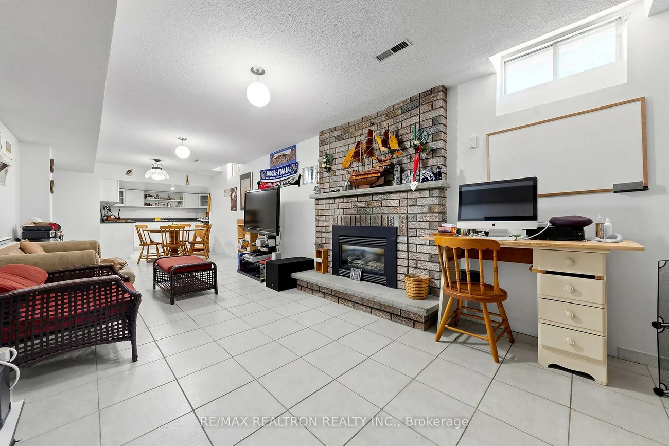 100, Gas Light, East Woodbridge, Vaughan