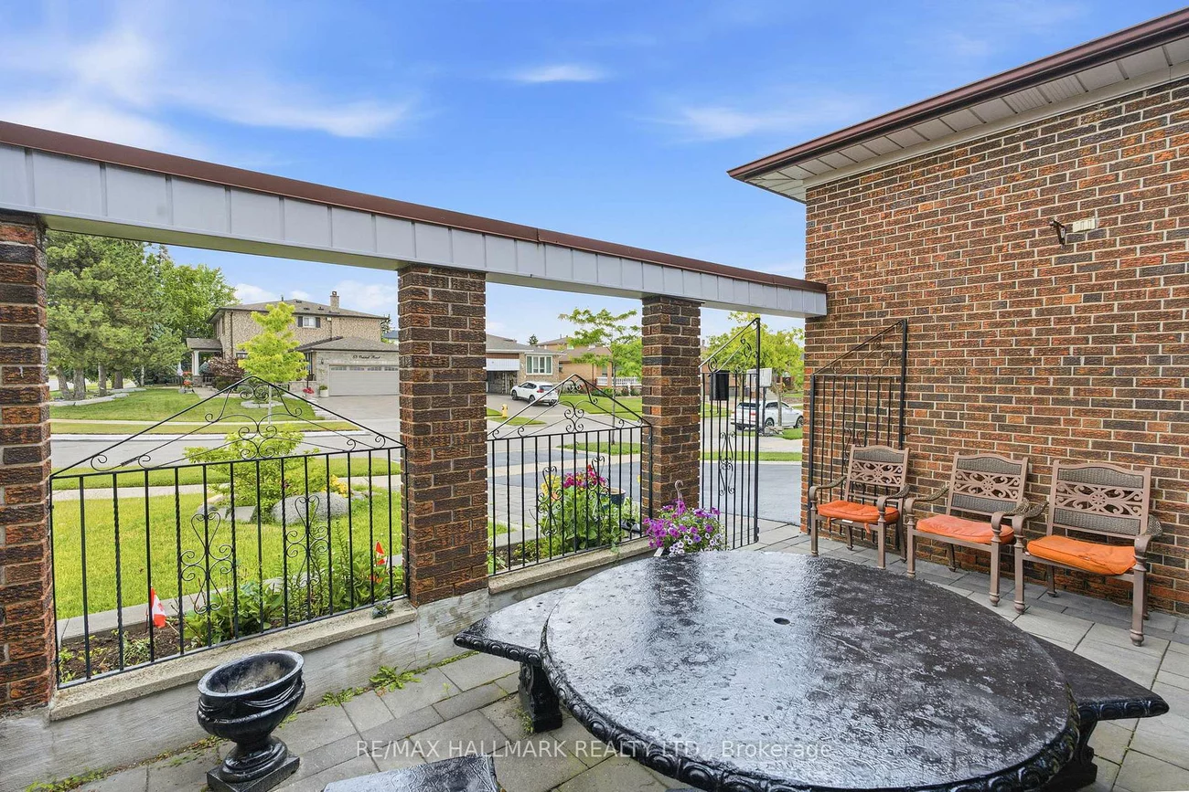 65, Oakhill, West Woodbridge, Vaughan