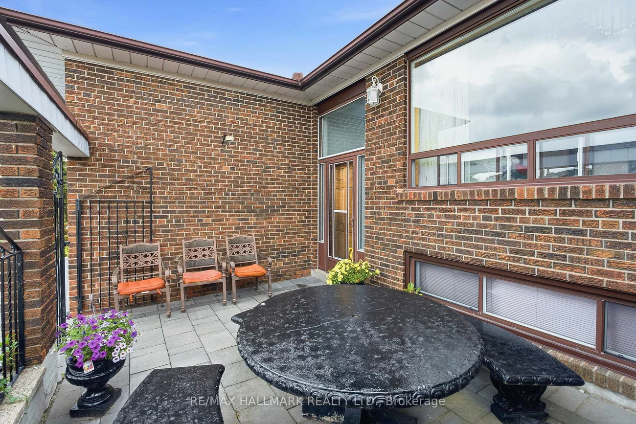 65, Oakhill, West Woodbridge, Vaughan