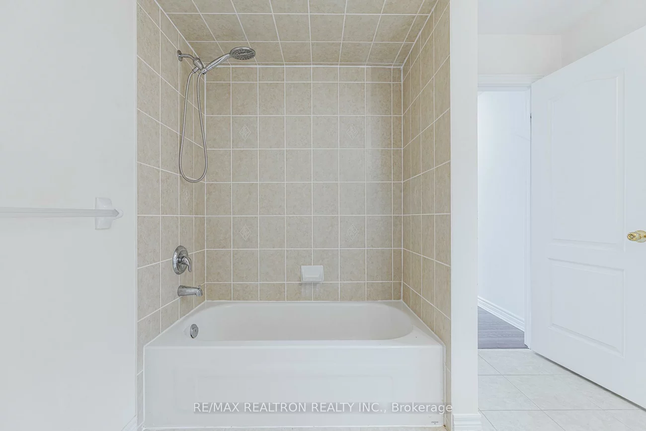 143, Shelbourne, Vellore Village, Vaughan