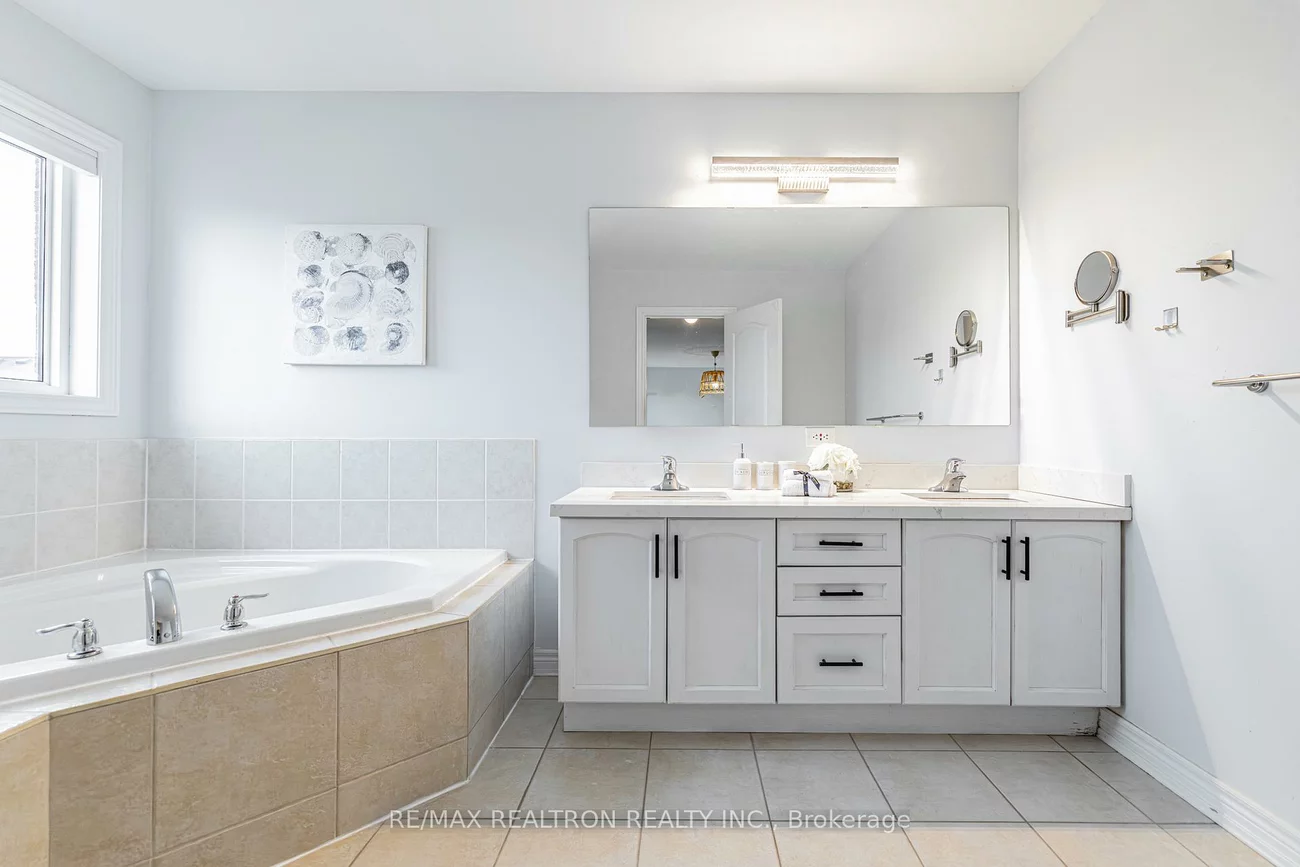 143, Shelbourne, Vellore Village, Vaughan