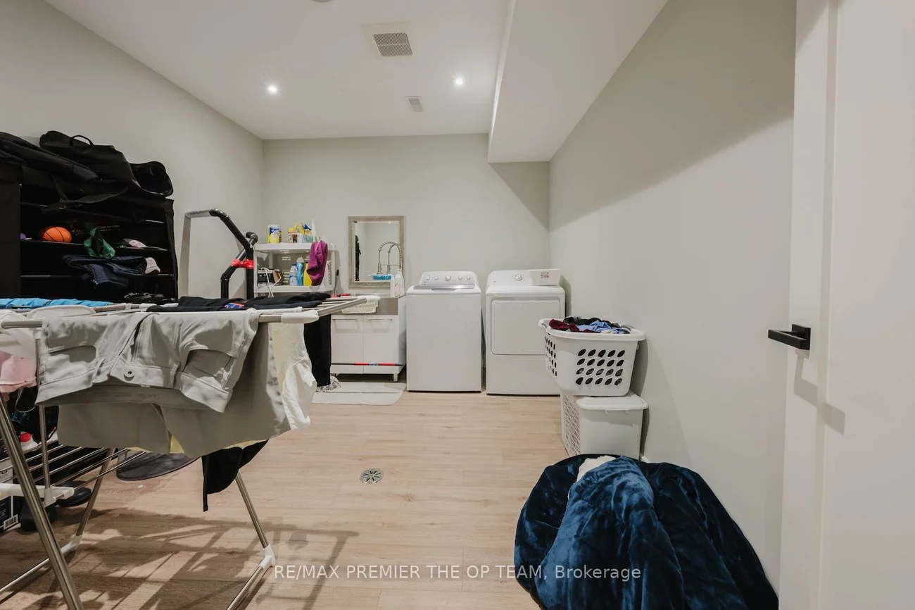 54, Cheltenham, West Woodbridge, Vaughan