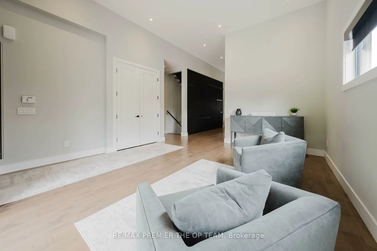 54, Cheltenham, West Woodbridge, Vaughan