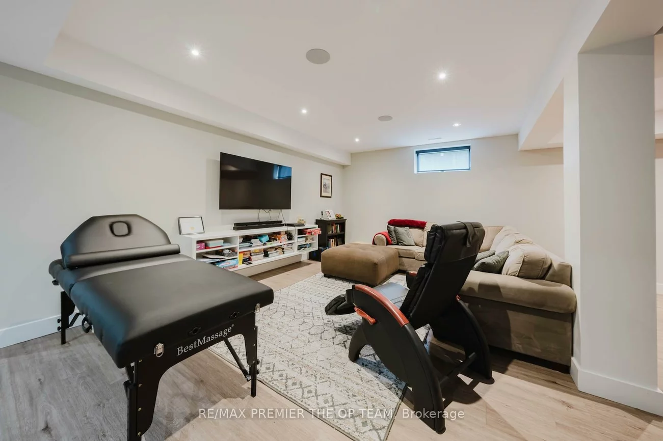 54, Cheltenham, West Woodbridge, Vaughan