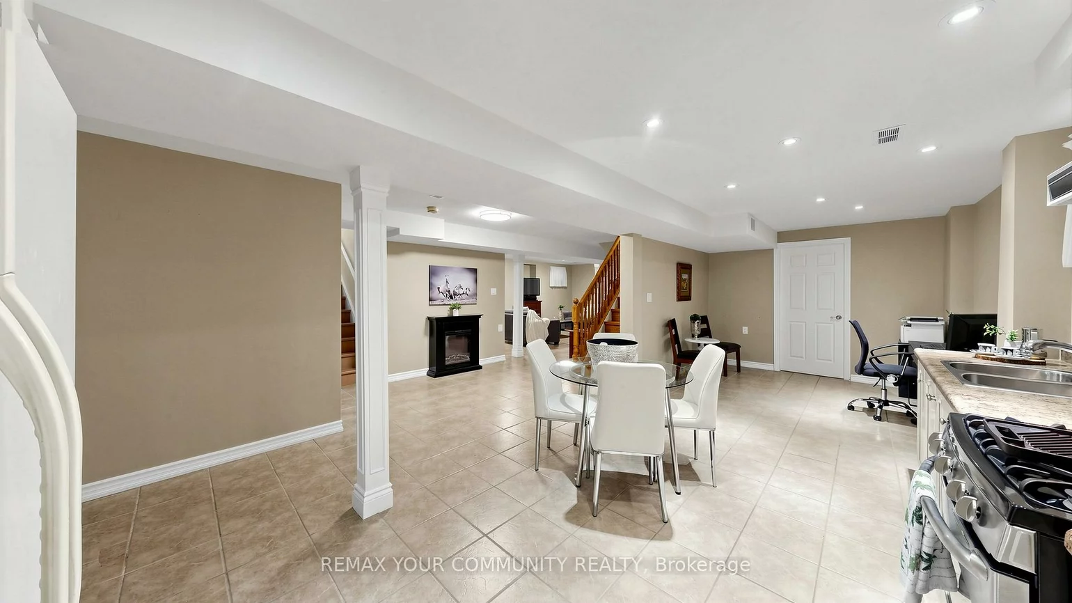 19, Ivano, East Woodbridge, Vaughan