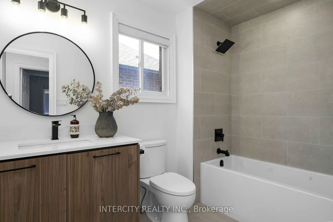 105, Via Carmine, Sonoma Heights, Vaughan