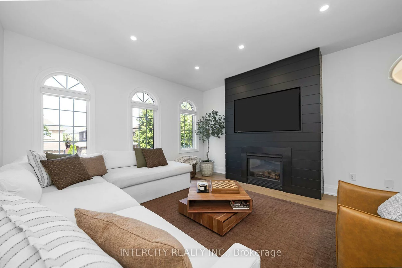 105, Via Carmine, Sonoma Heights, Vaughan