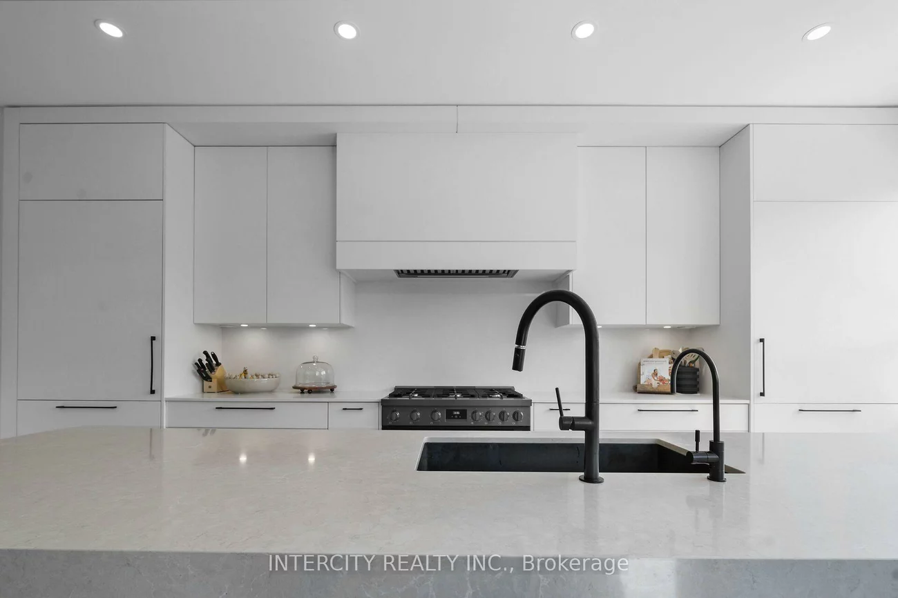 105, Via Carmine, Sonoma Heights, Vaughan