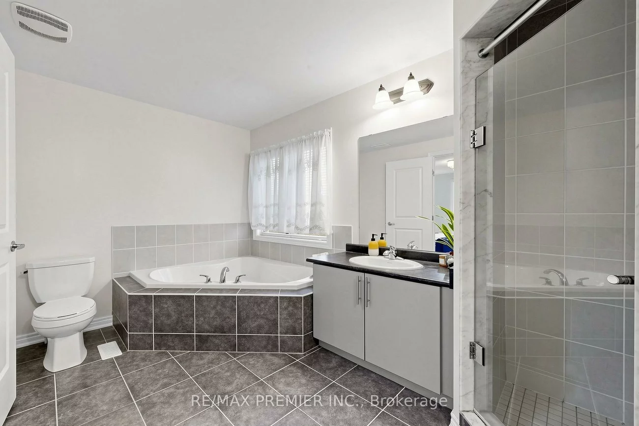 5, Hatton Garden, Vellore Village, Vaughan