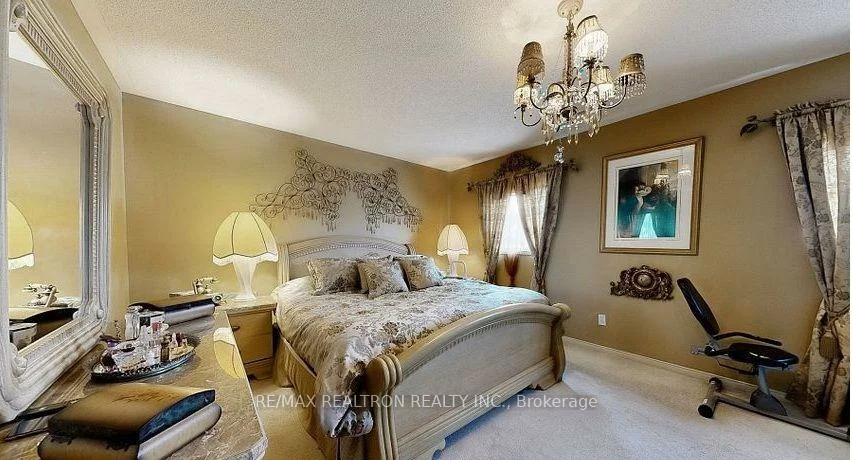 215, Drummond, Maple, Vaughan