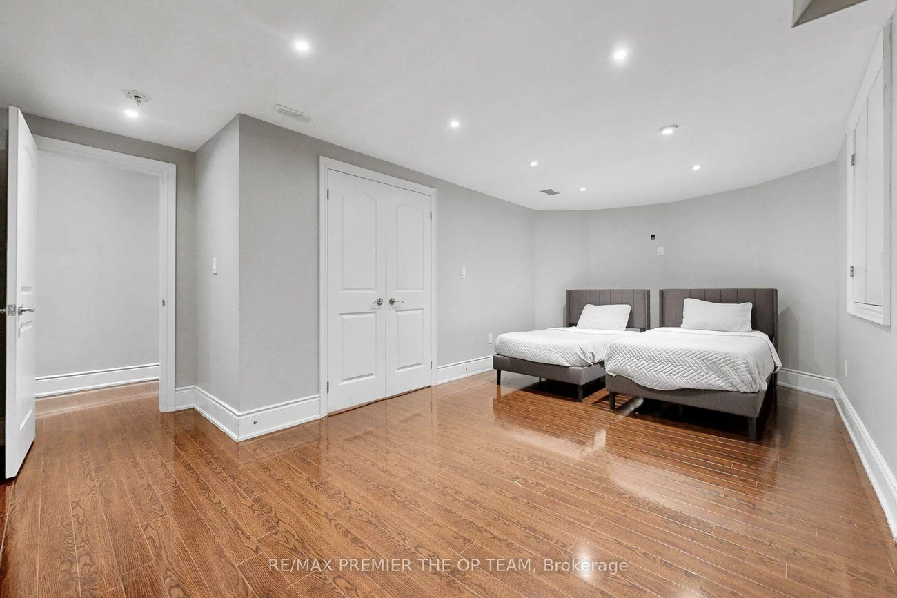 60, Chesney, Kleinburg, Vaughan