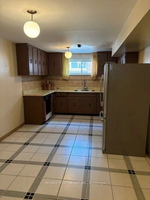 98, Jeanne, East Woodbridge, Vaughan
