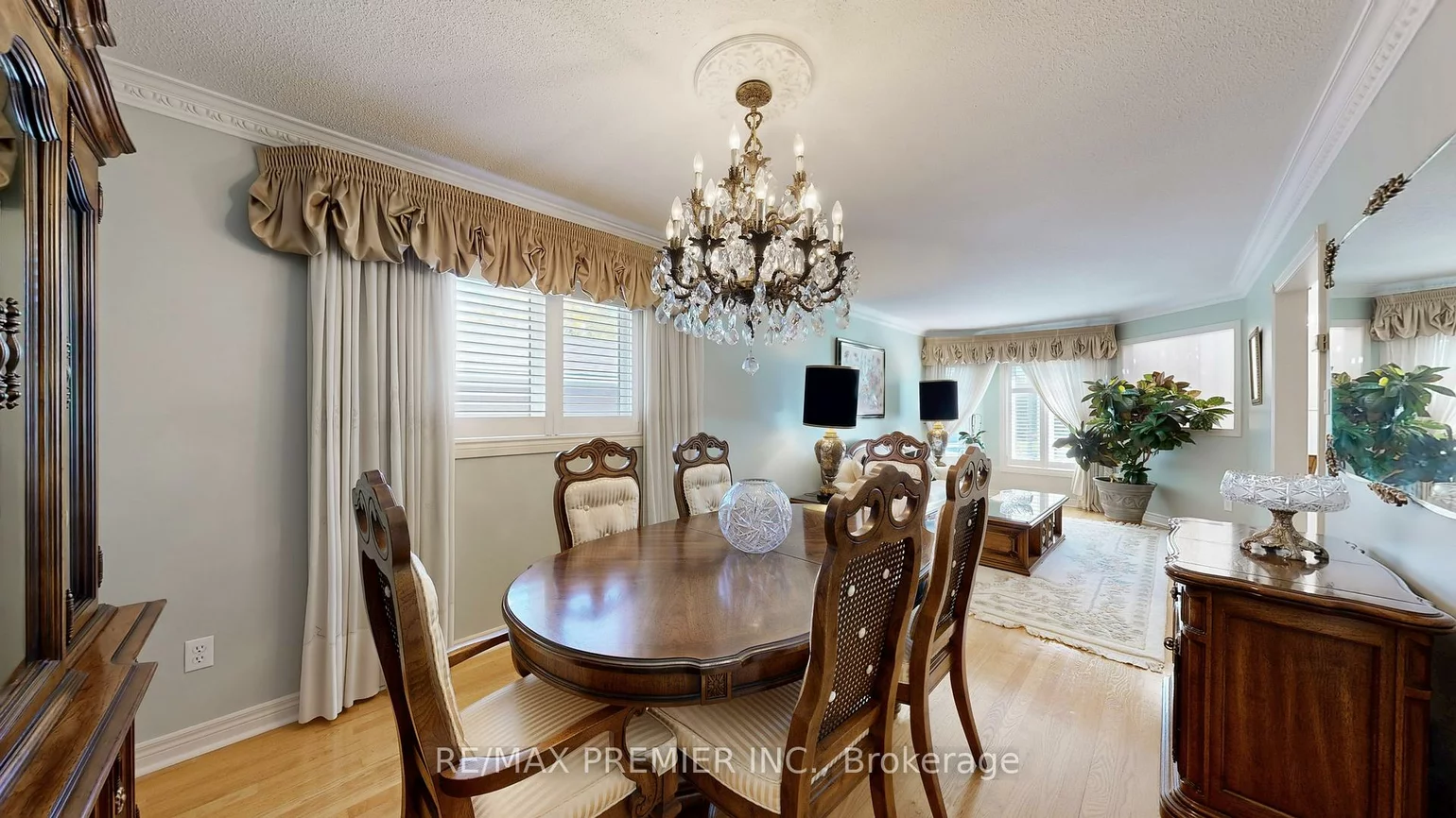 32, Veneto, Vaughan Grove, Vaughan