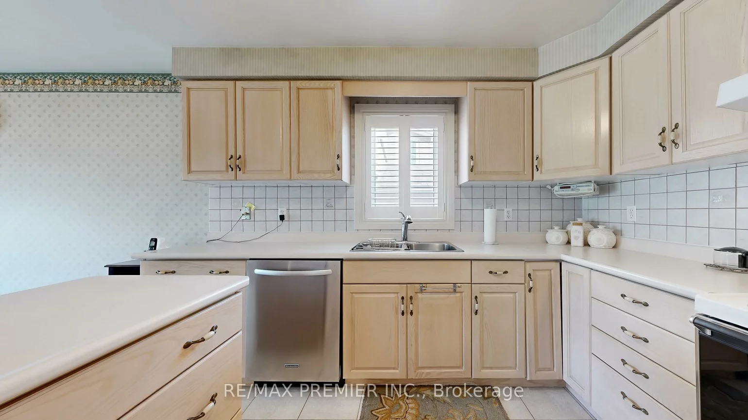 32, Veneto, Vaughan Grove, Vaughan