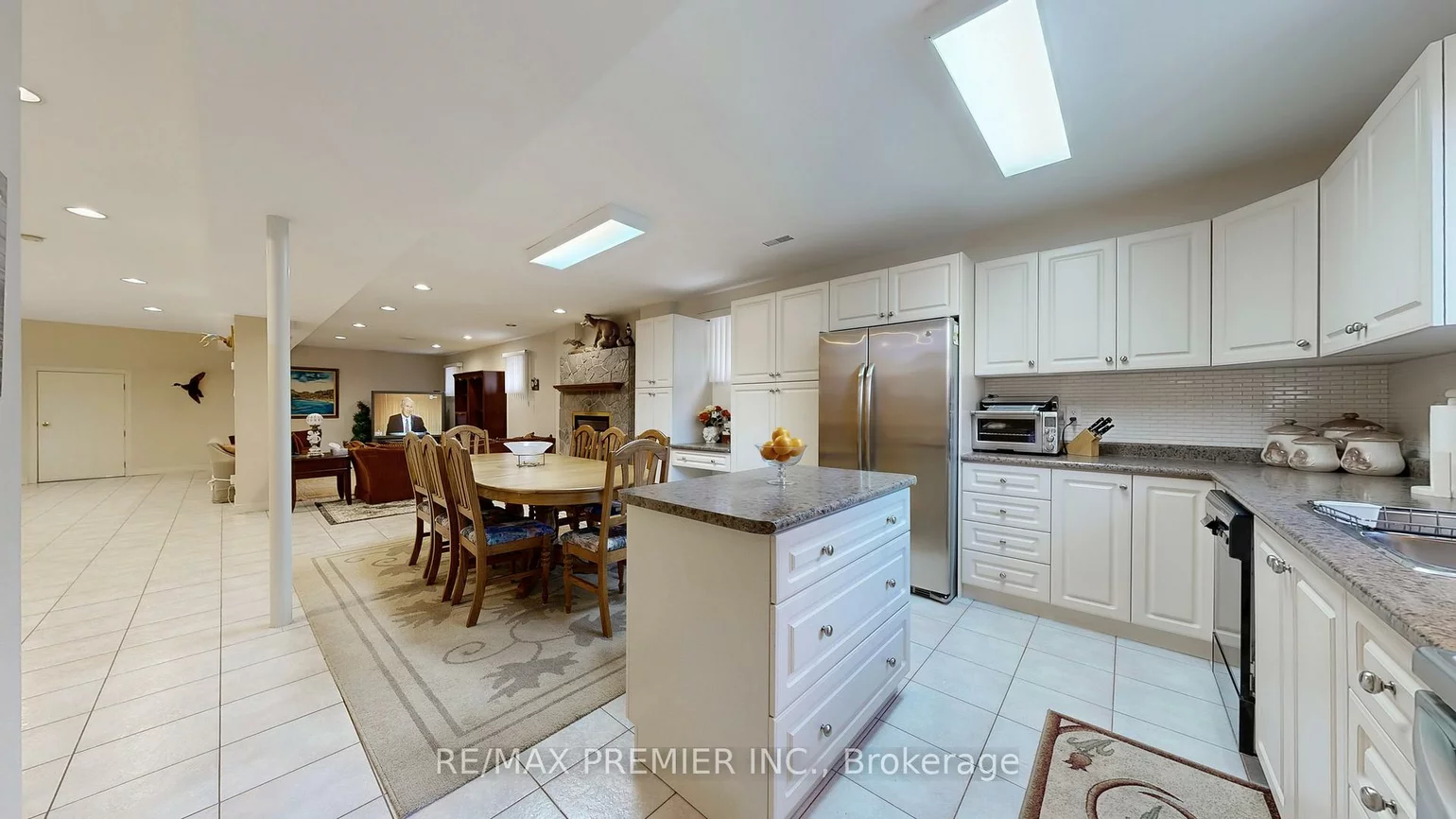 32, Veneto, Vaughan Grove, Vaughan