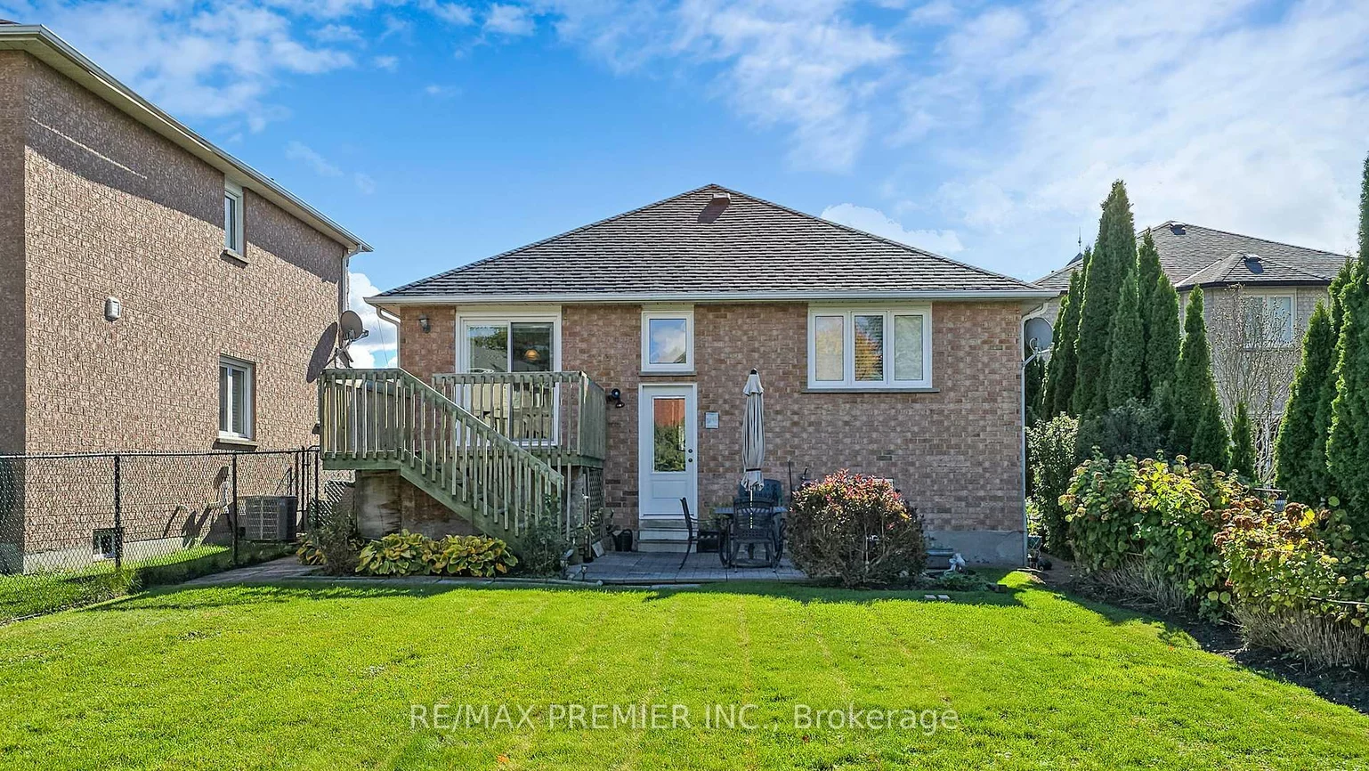 32, Veneto, Vaughan Grove, Vaughan
