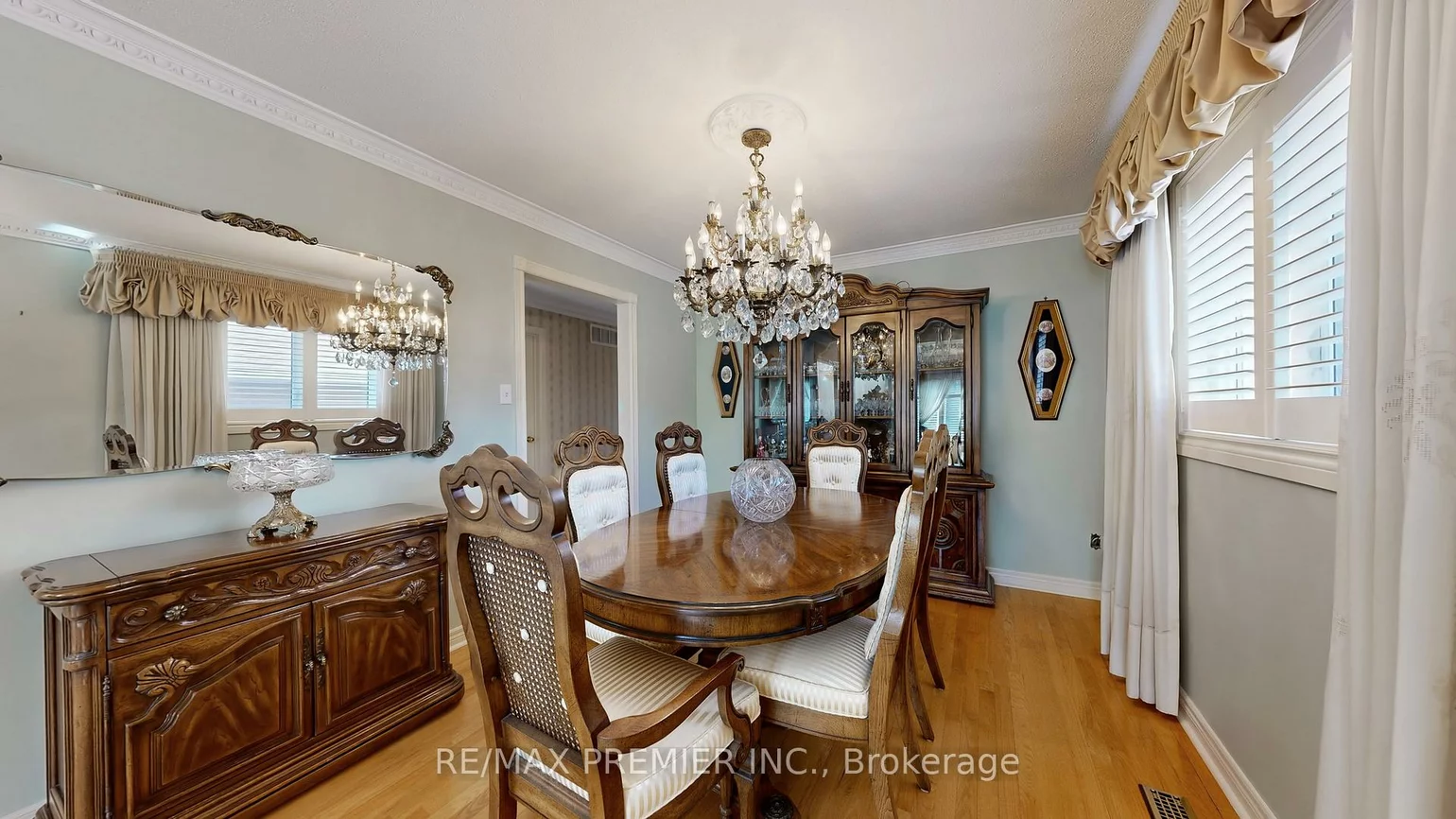 32, Veneto, Vaughan Grove, Vaughan