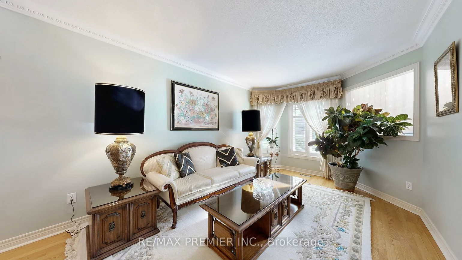 32, Veneto, Vaughan Grove, Vaughan