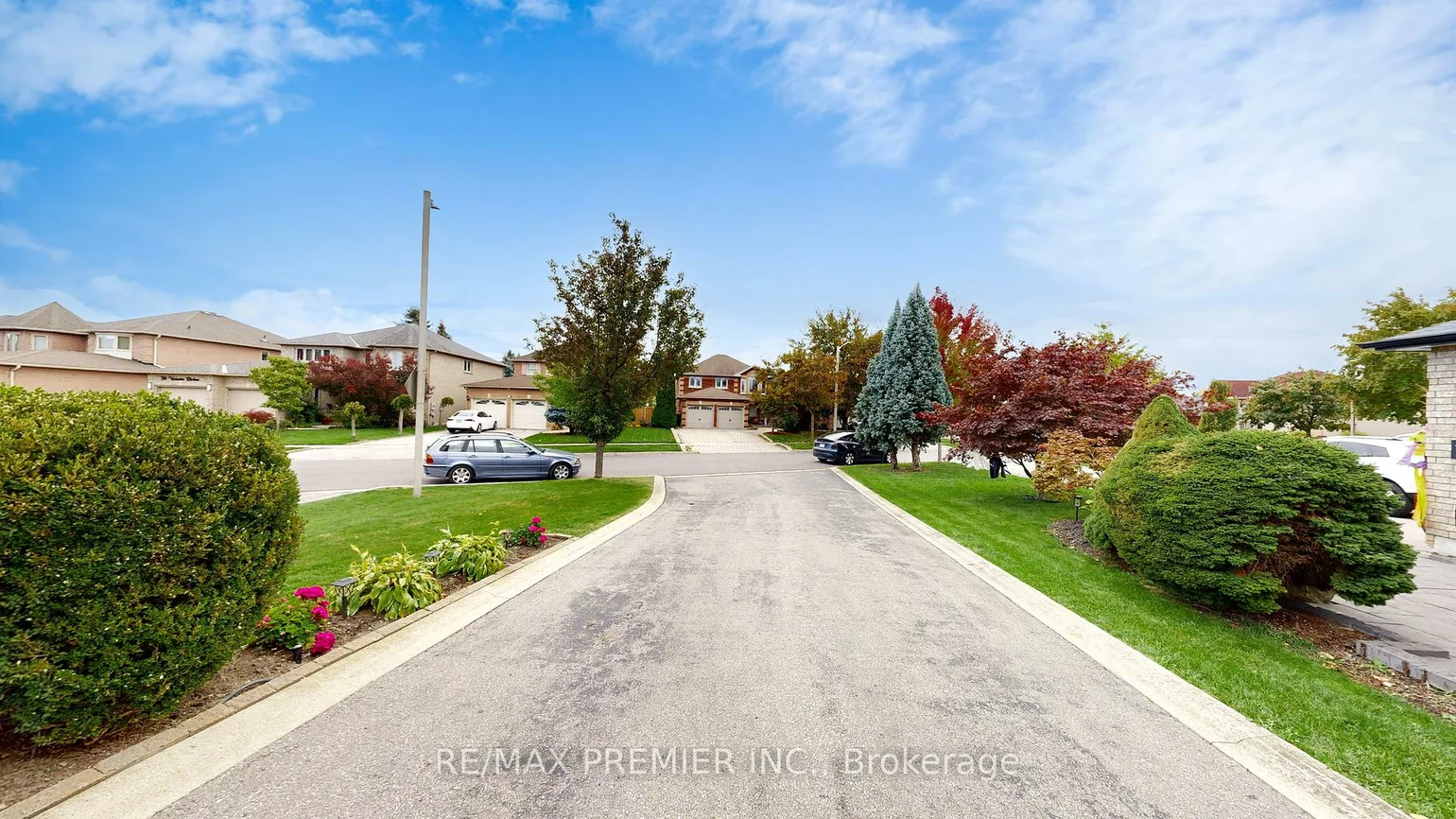 32, Veneto, Vaughan Grove, Vaughan