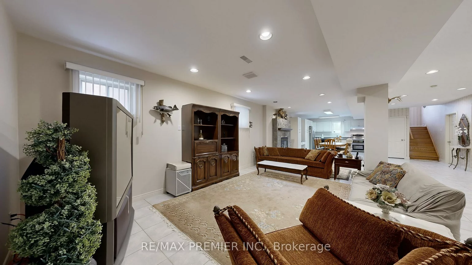 32, Veneto, Vaughan Grove, Vaughan