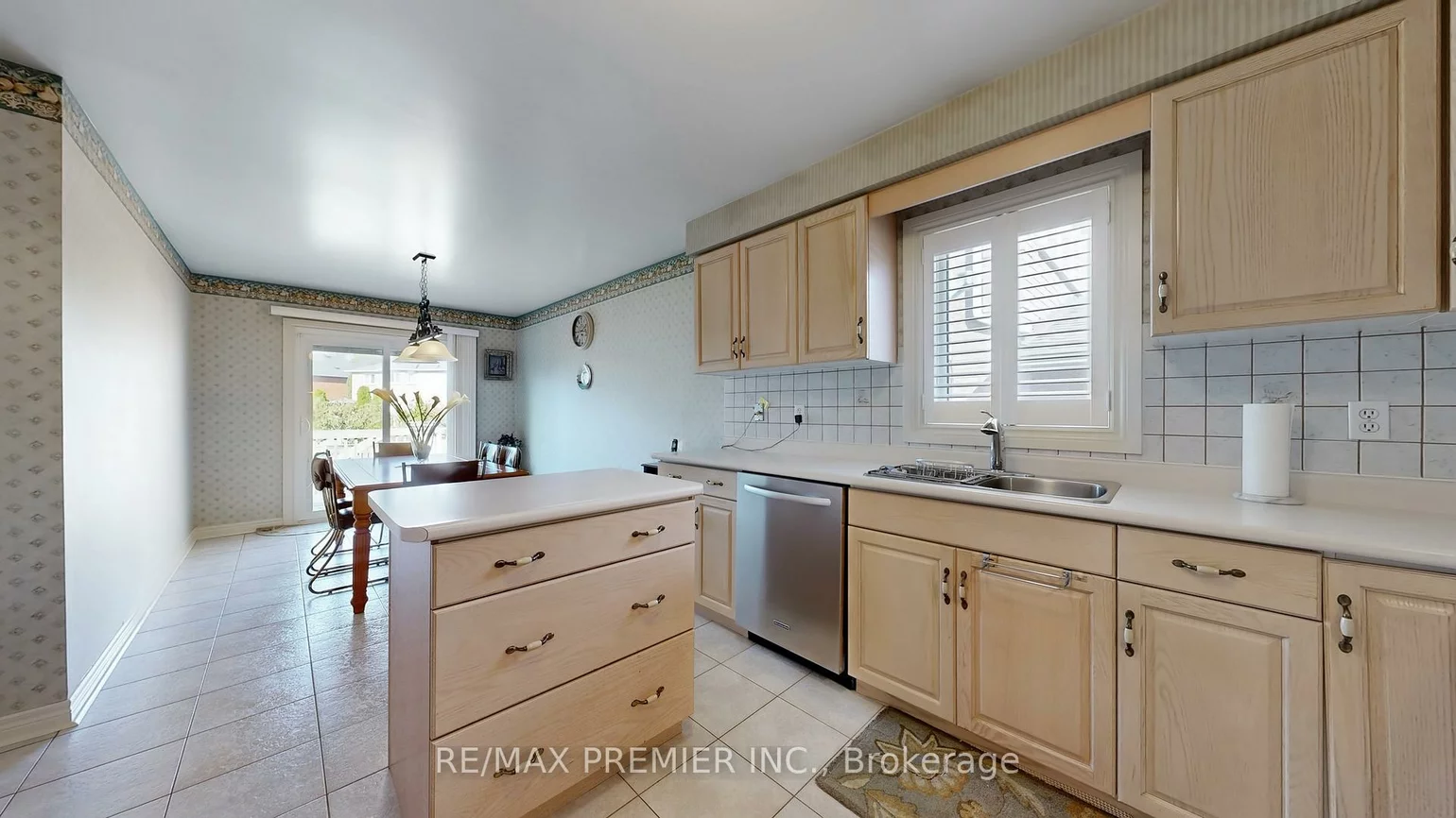 32, Veneto, Vaughan Grove, Vaughan