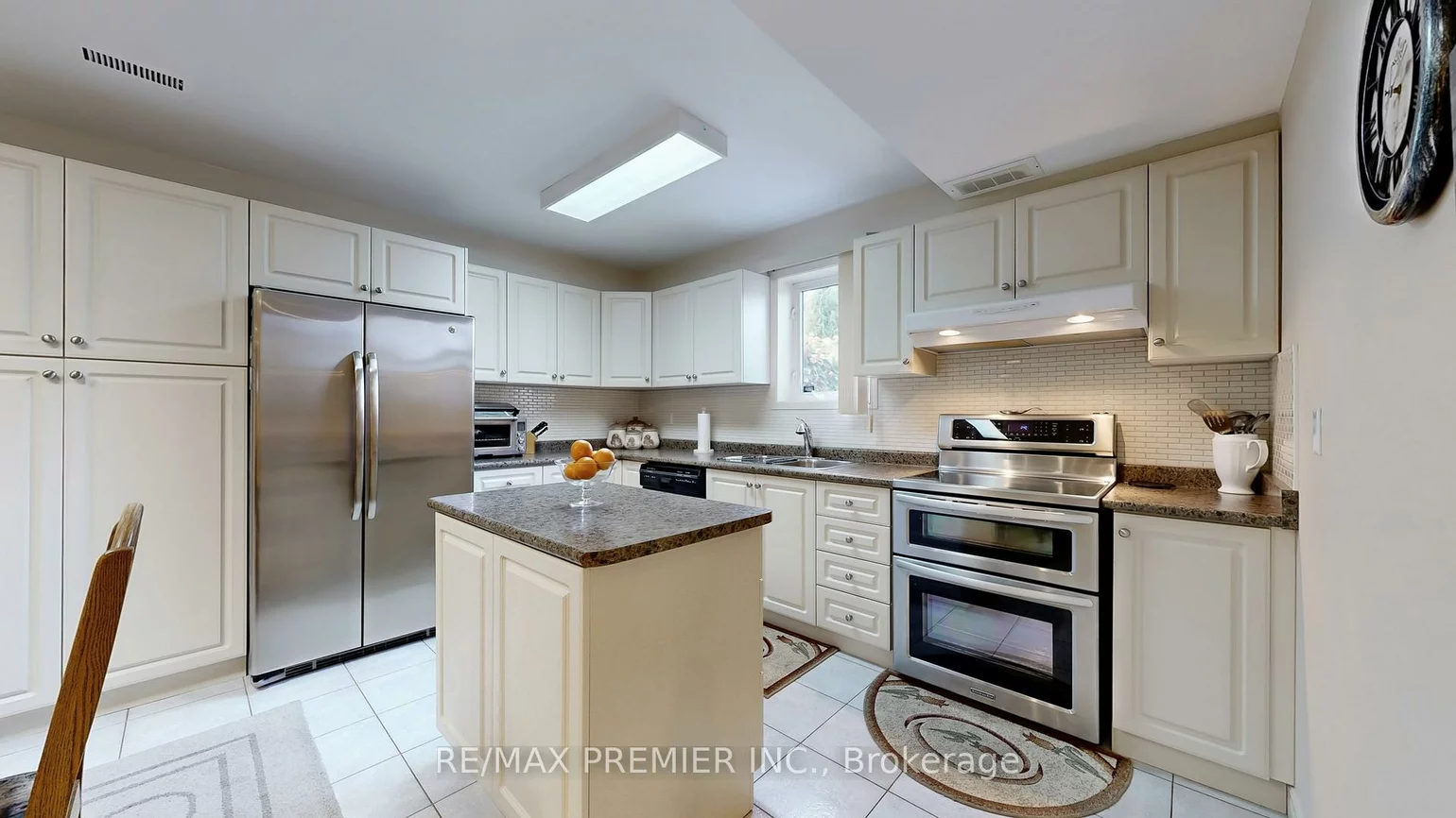 32, Veneto, Vaughan Grove, Vaughan