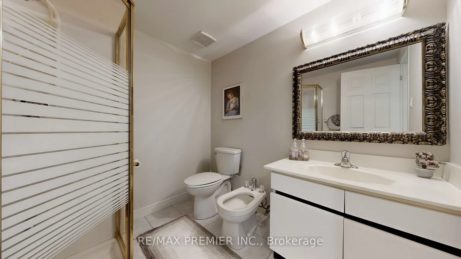 32, Veneto, Vaughan Grove, Vaughan