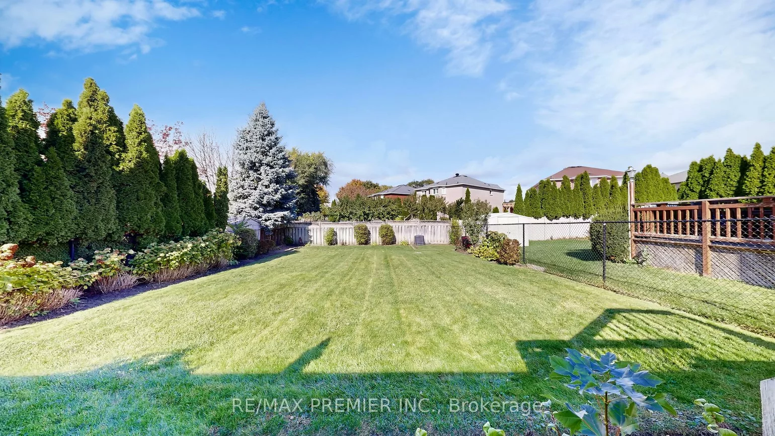 32, Veneto, Vaughan Grove, Vaughan