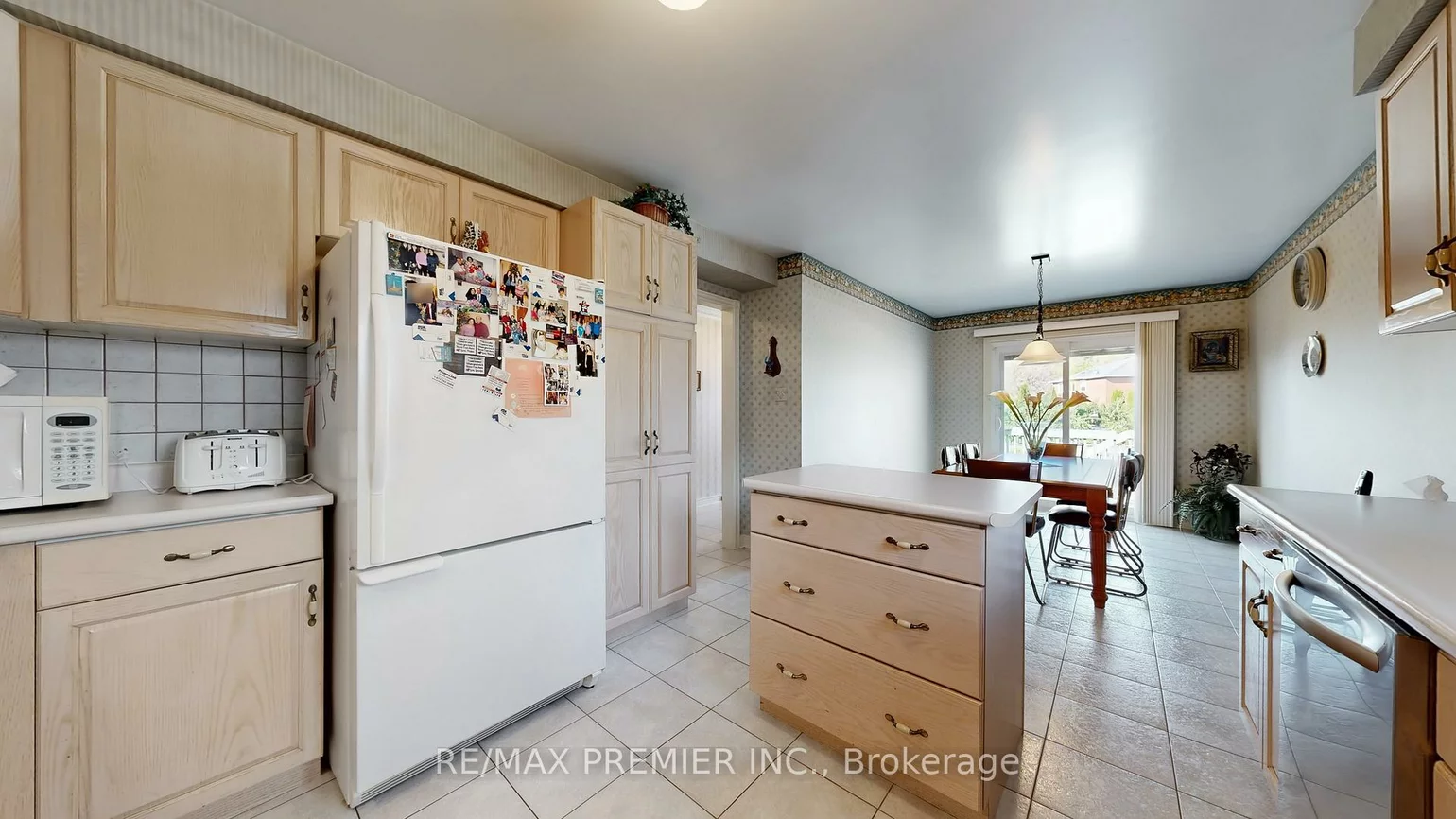 32, Veneto, Vaughan Grove, Vaughan