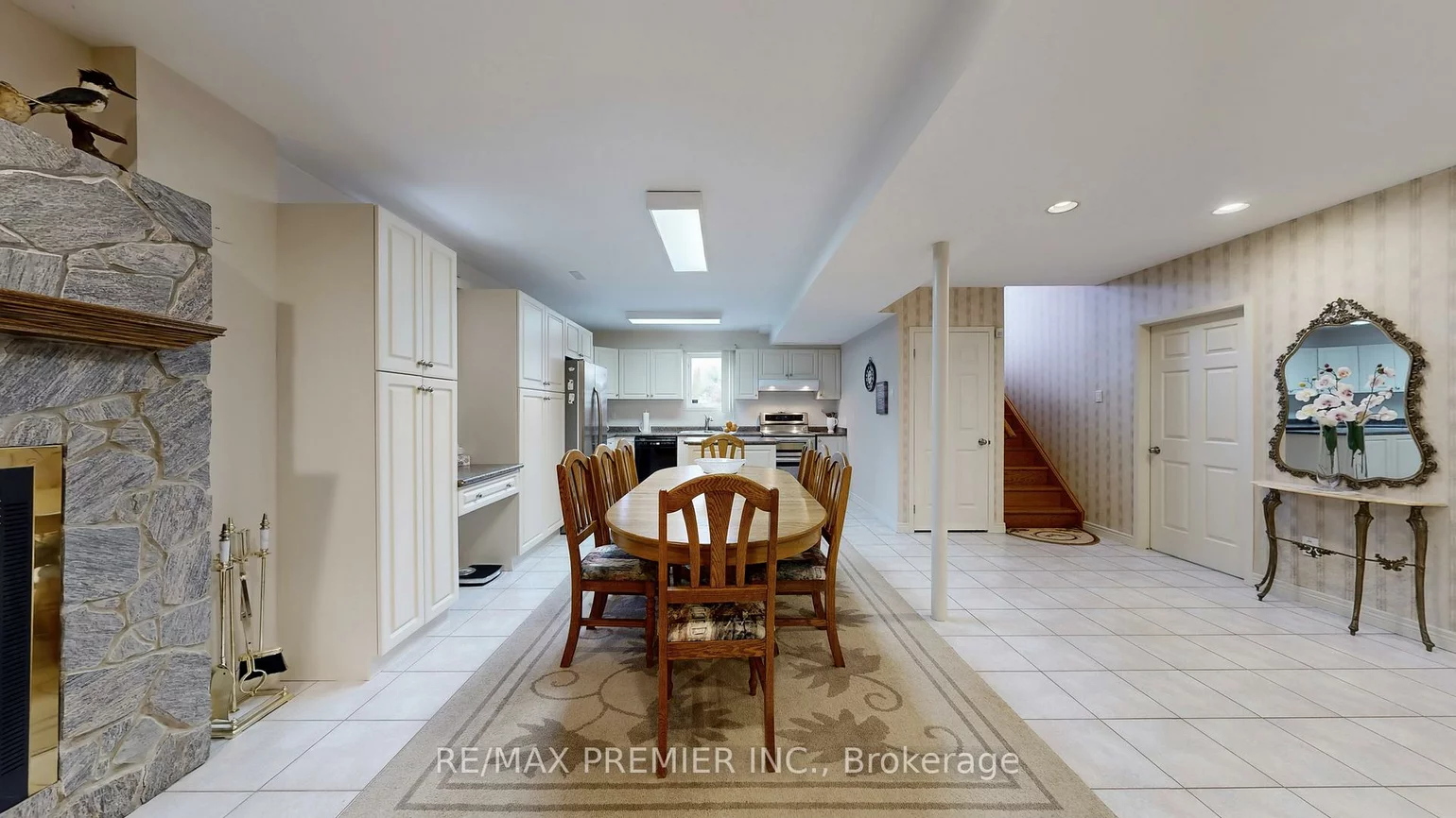 32, Veneto, Vaughan Grove, Vaughan