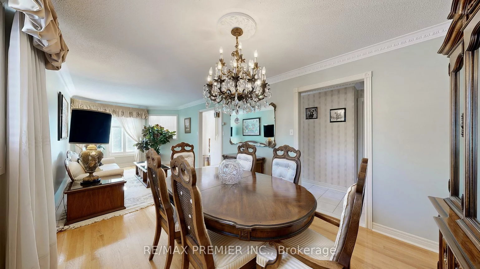 32, Veneto, Vaughan Grove, Vaughan