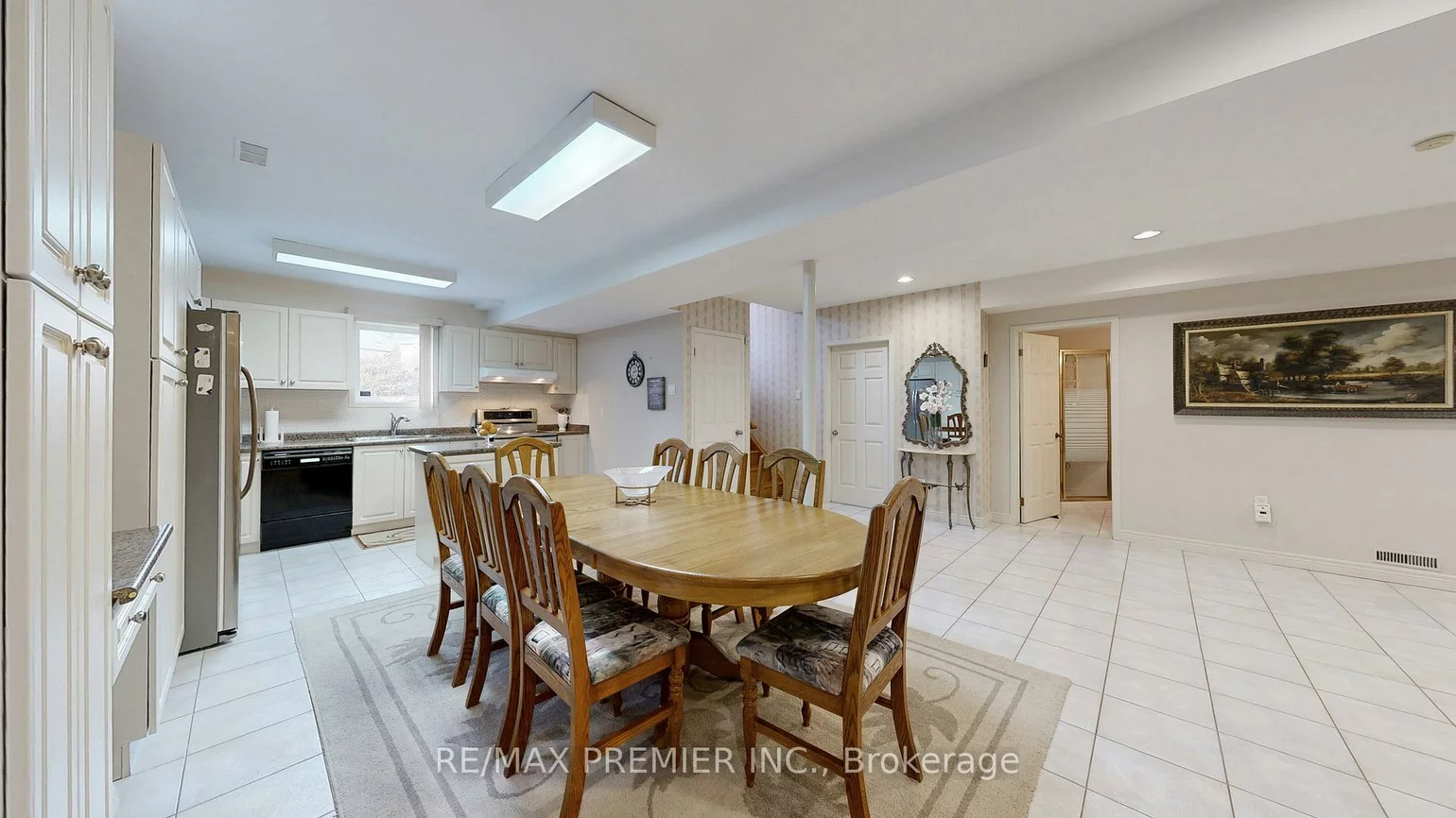 32, Veneto, Vaughan Grove, Vaughan