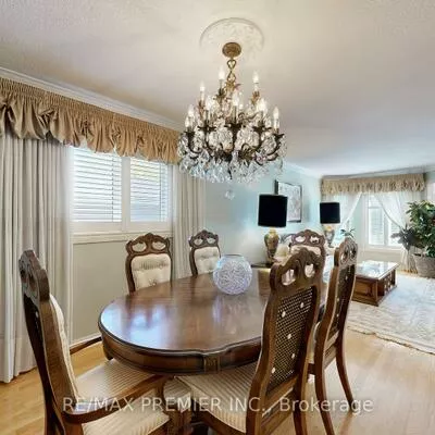 32, Veneto, Vaughan Grove, Vaughan