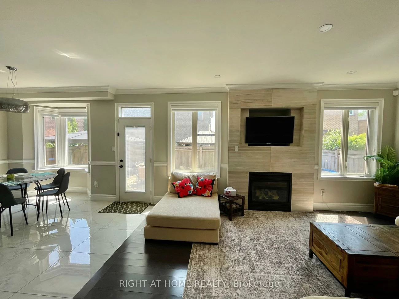 39, Scarlett, Vellore Village, Vaughan