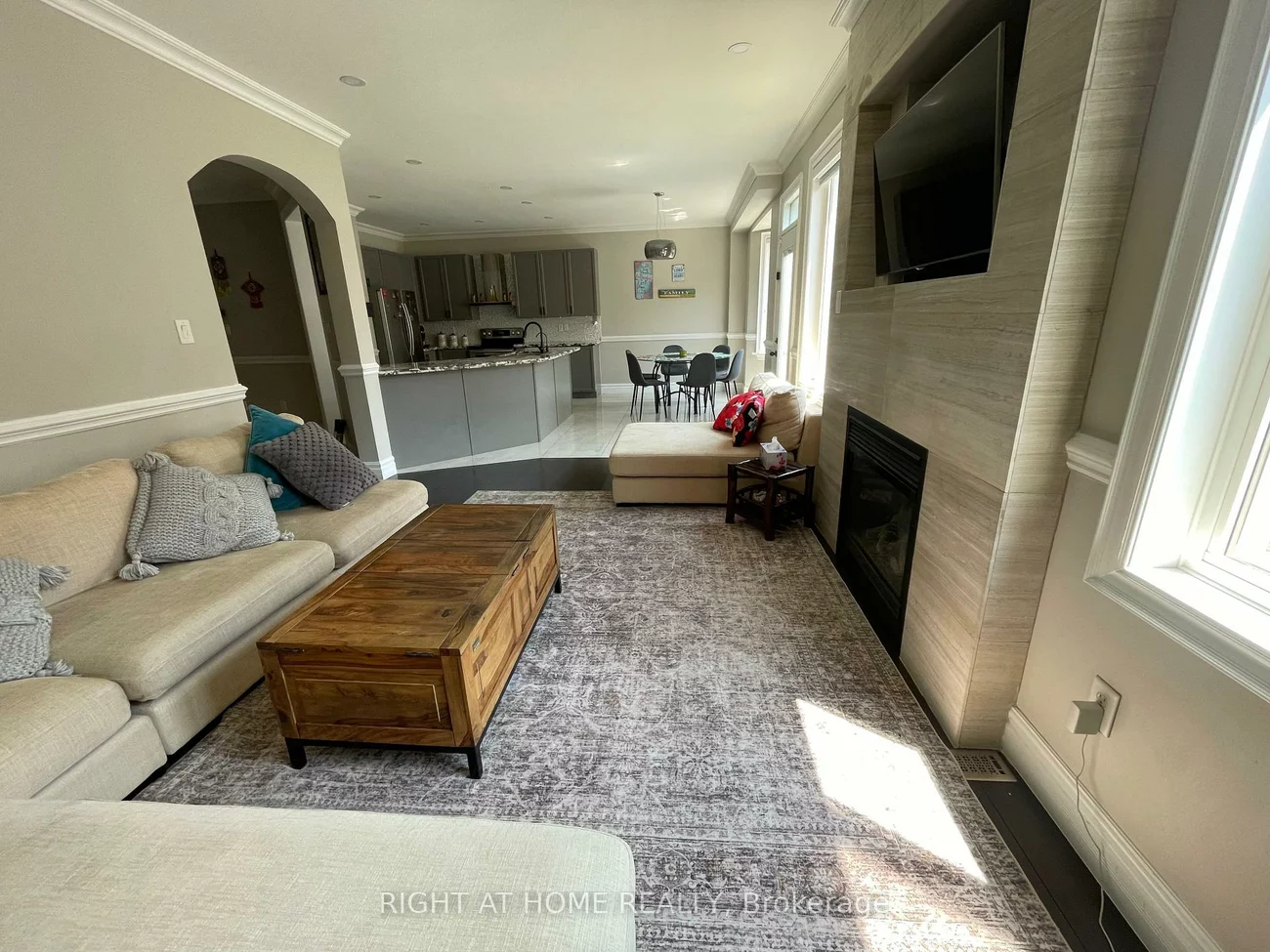 39, Scarlett, Vellore Village, Vaughan