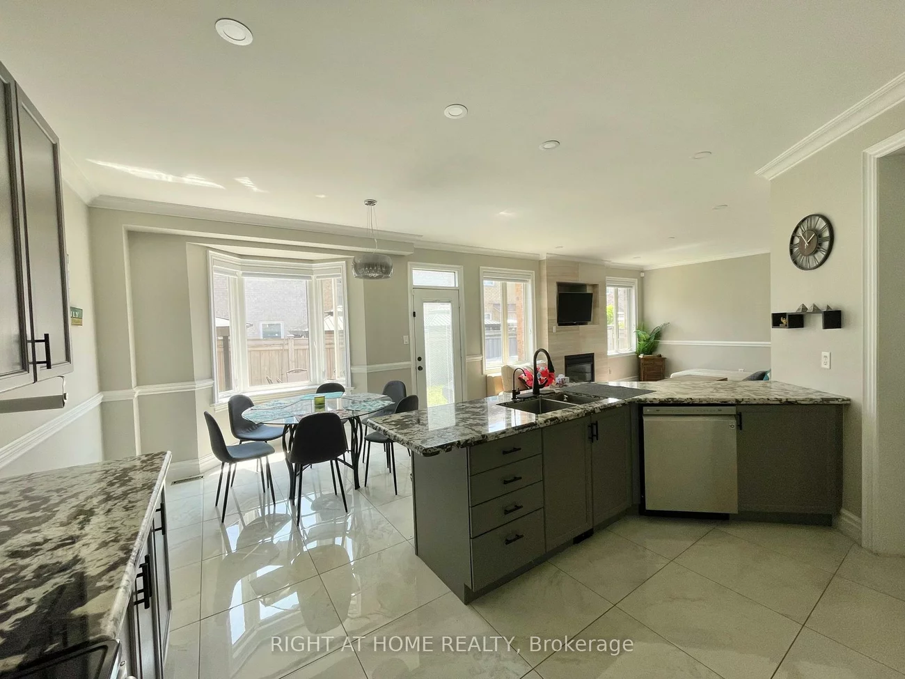 39, Scarlett, Vellore Village, Vaughan