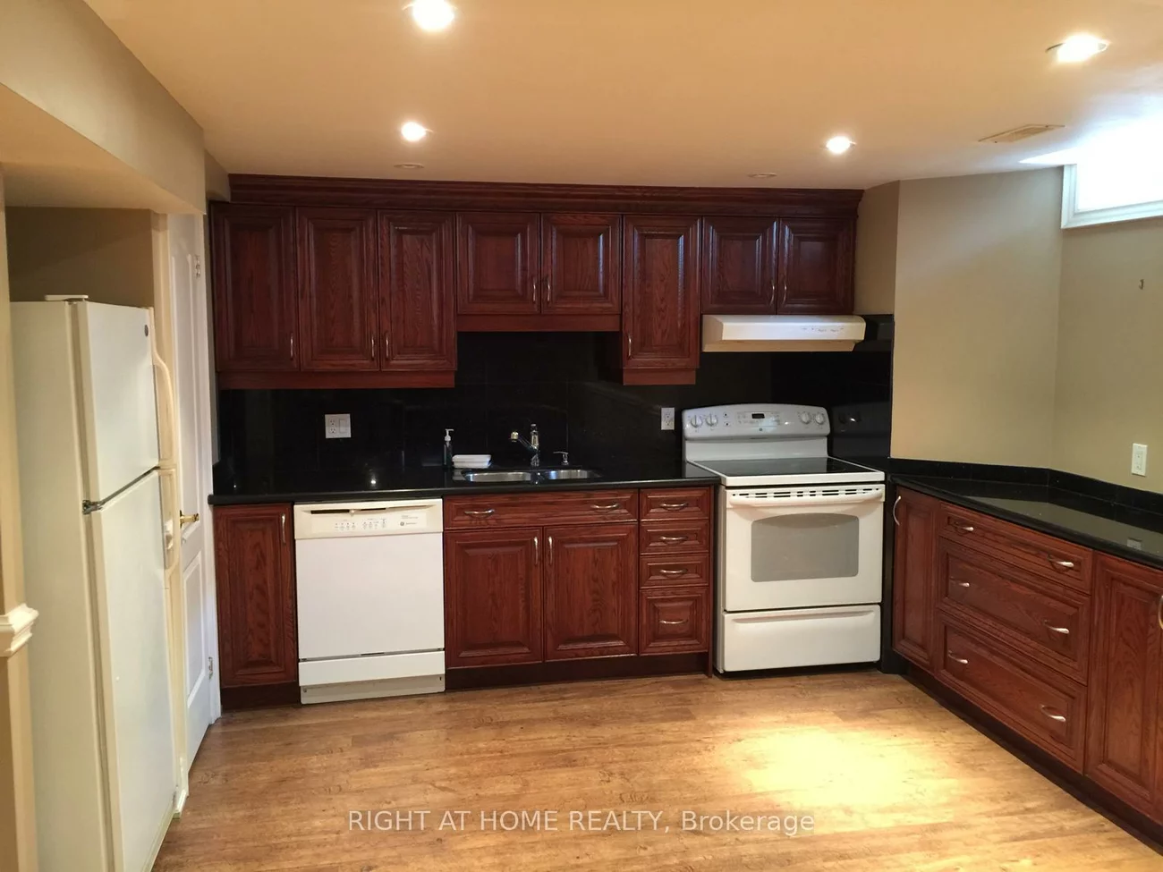 39, Scarlett, Vellore Village, Vaughan