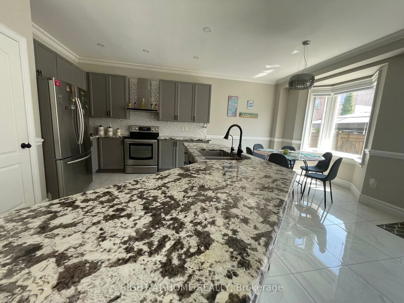 39, Scarlett, Vellore Village, Vaughan