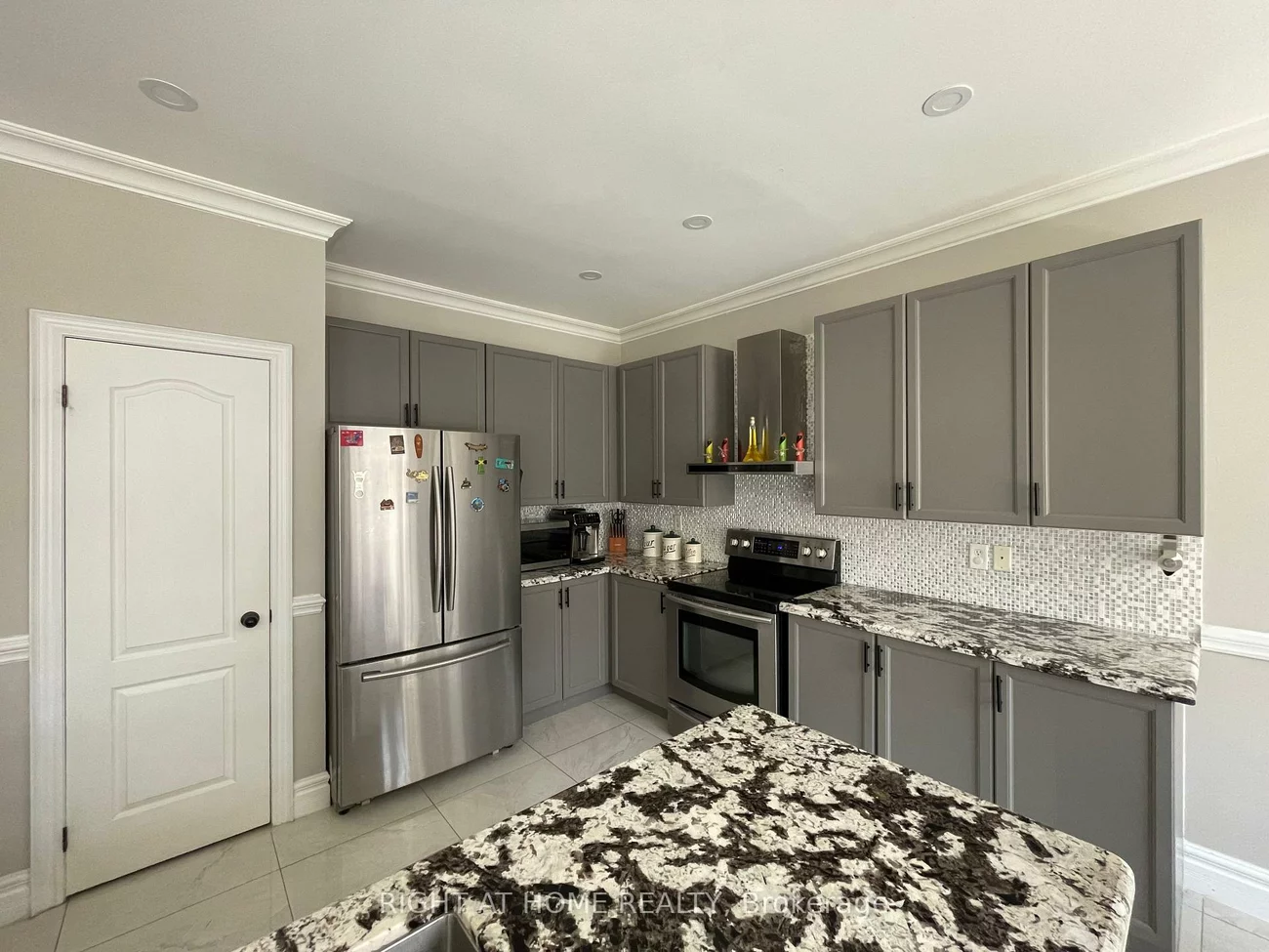 39, Scarlett, Vellore Village, Vaughan