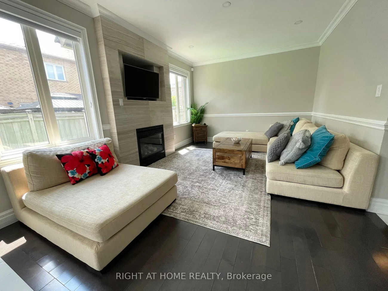 39, Scarlett, Vellore Village, Vaughan