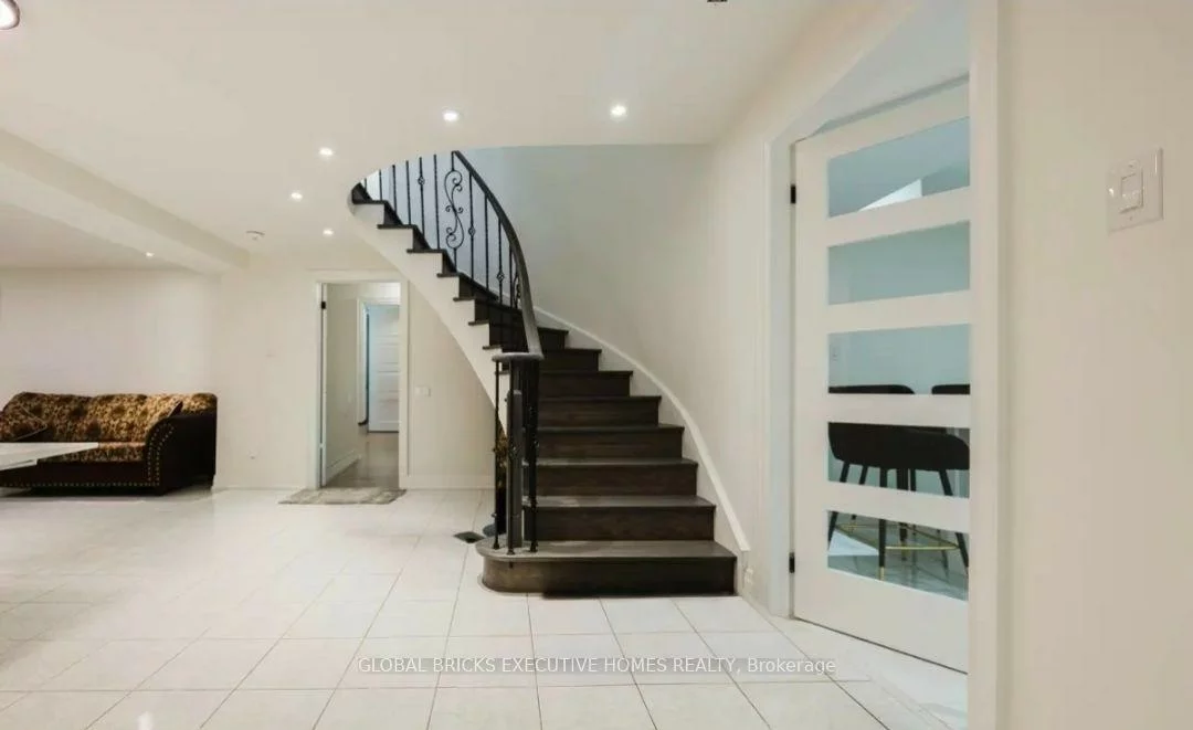 99, Benjamin, East Woodbridge, Vaughan