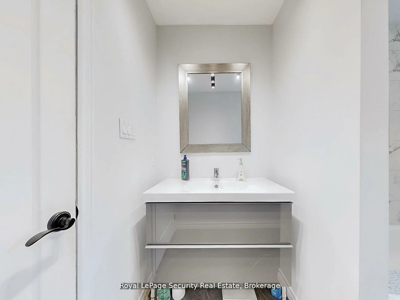 128, Daiseyfield, Vellore Village, Vaughan