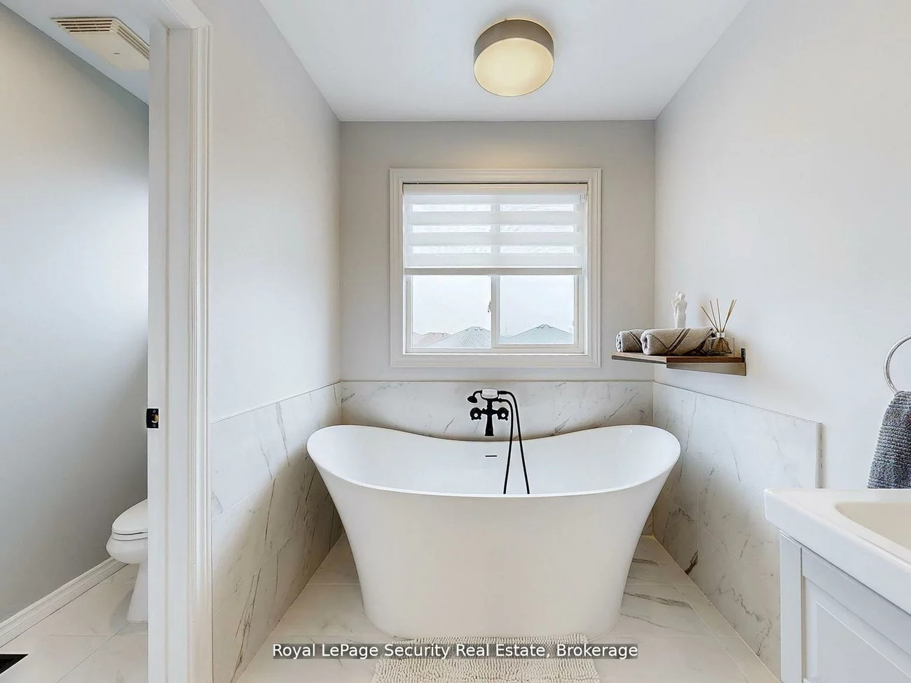 128, Daiseyfield, Vellore Village, Vaughan