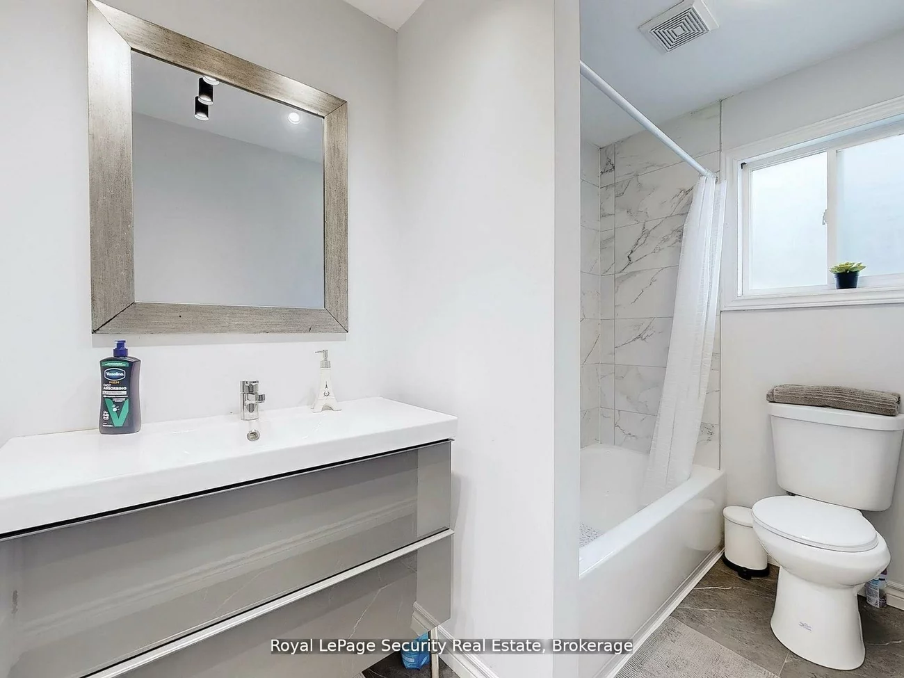 128, Daiseyfield, Vellore Village, Vaughan